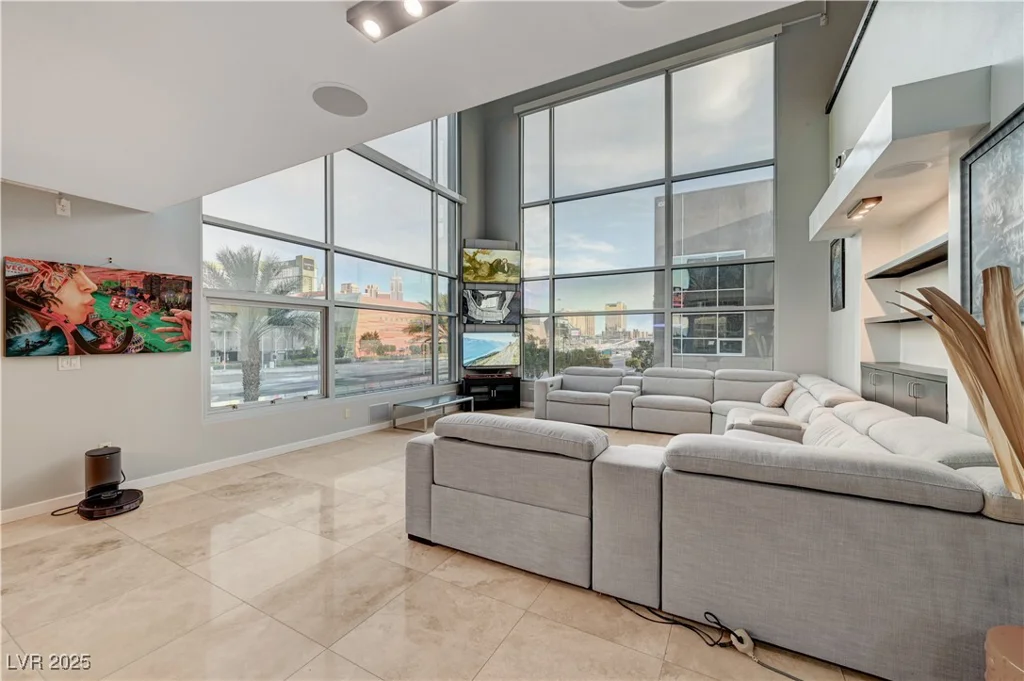 4515 Dean Martin, Las Vegas, NV 89103
