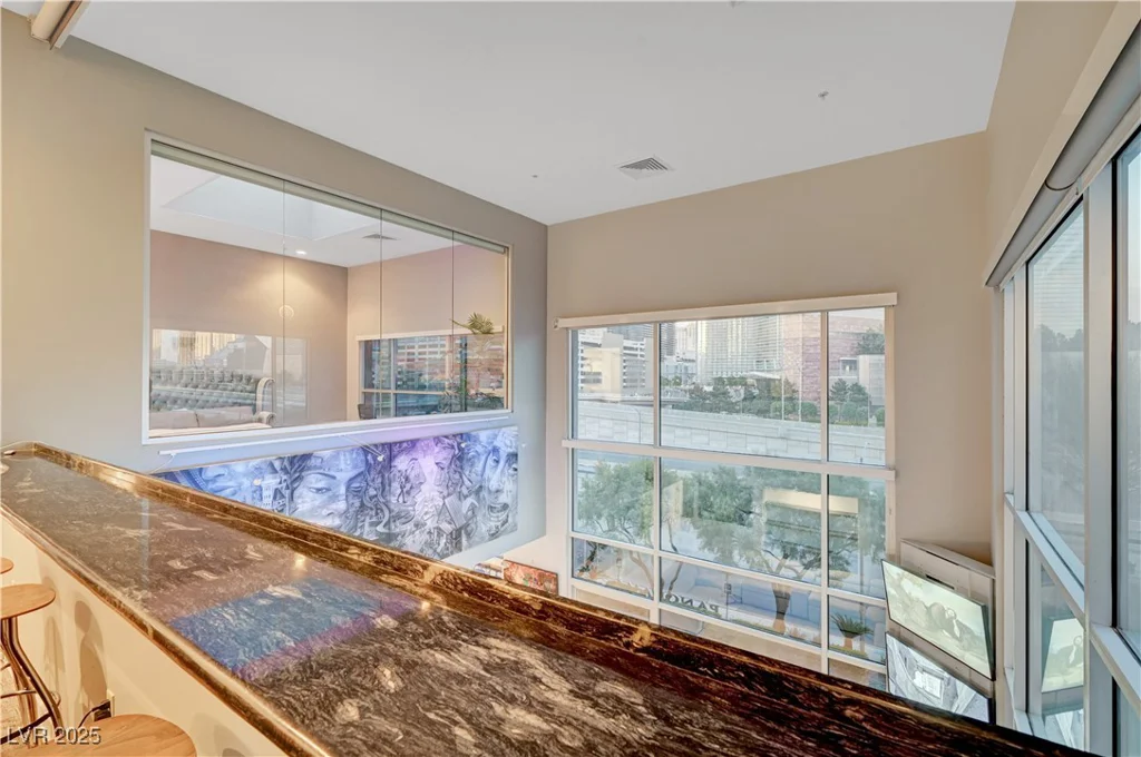 4515 Dean Martin, Las Vegas, NV 89103