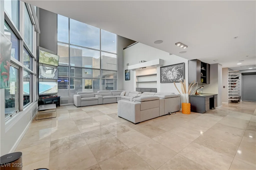 4515 Dean Martin, Las Vegas, NV 89103