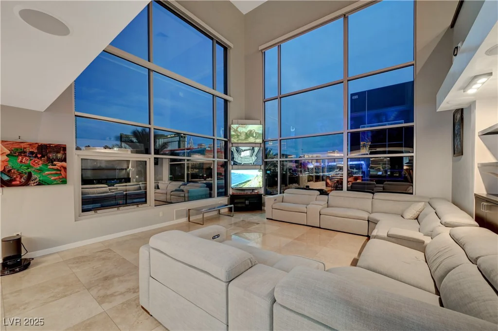 4515 Dean Martin, Las Vegas, NV 89103