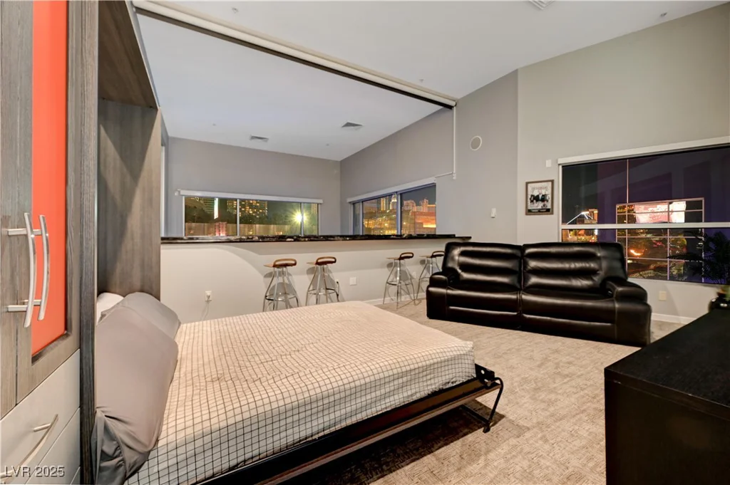 4515 Dean Martin, Las Vegas, NV 89103
