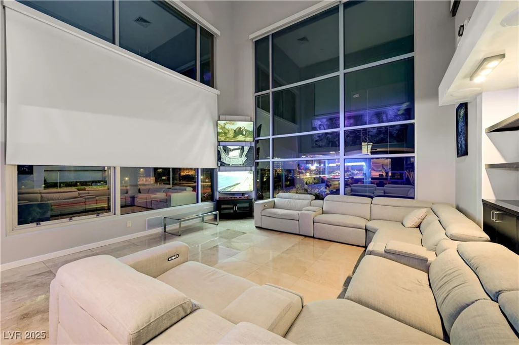 4515 Dean Martin, Las Vegas, NV 89103