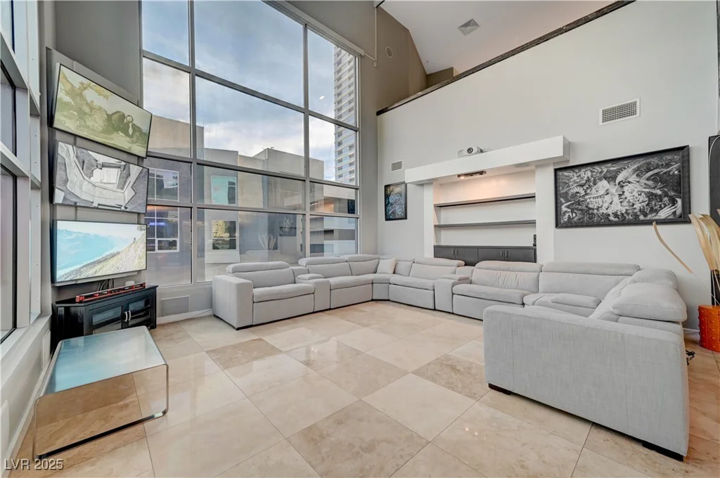 4515 Dean Martin, Las Vegas, NV 89103