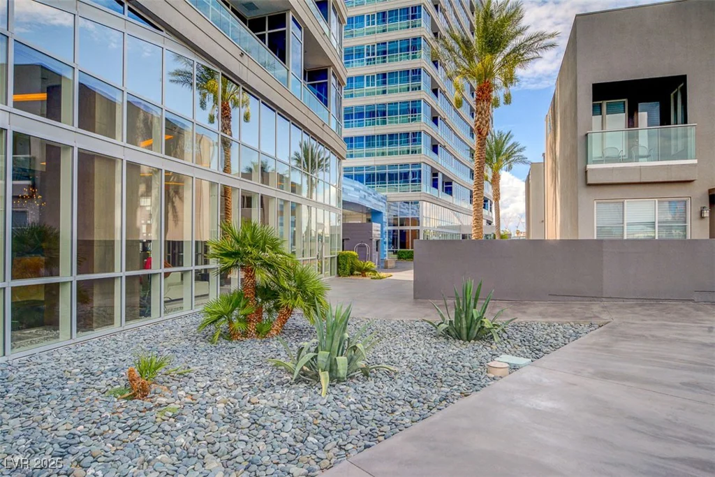 4515 Dean Martin, Las Vegas, NV 89103