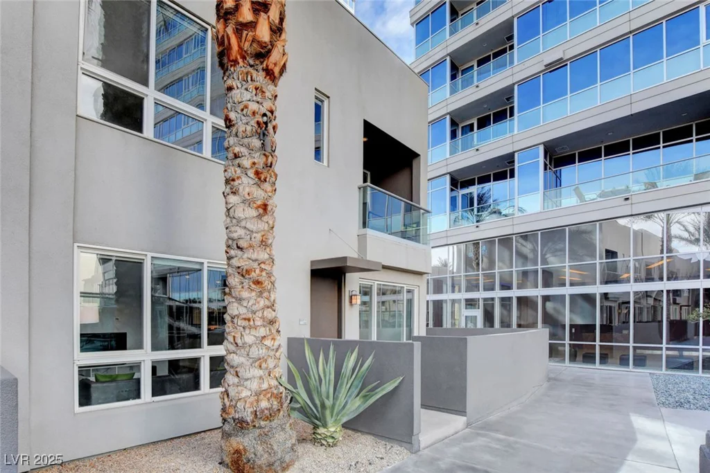 4515 Dean Martin, Las Vegas, NV 89103