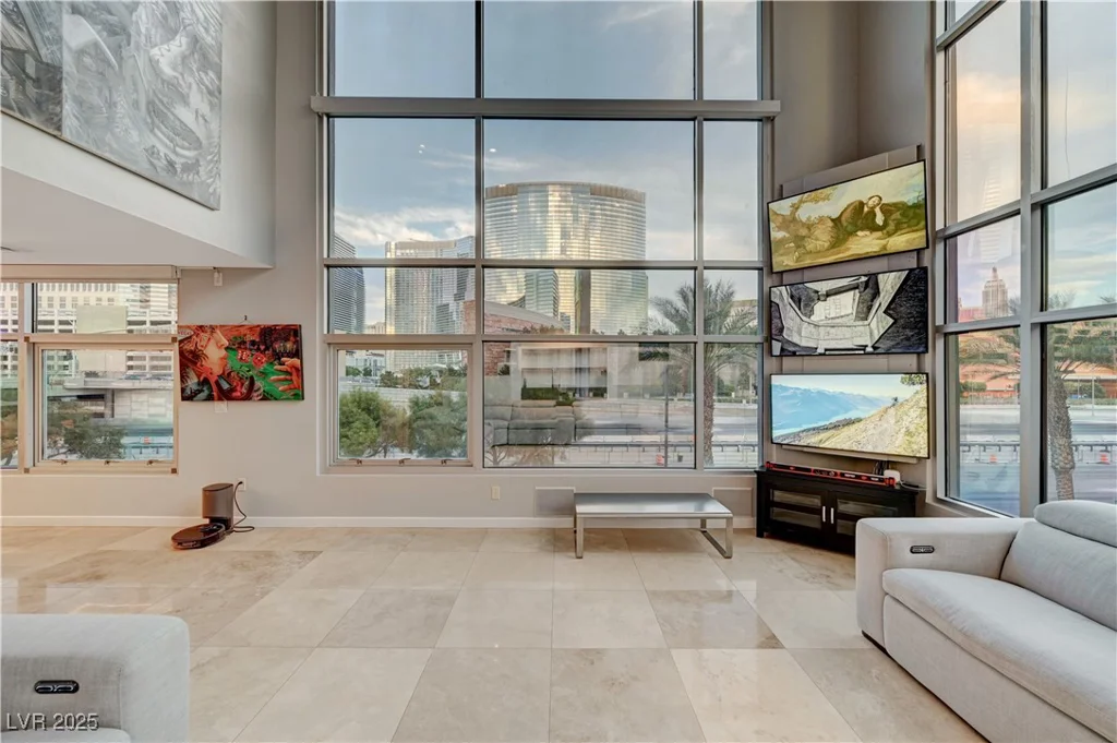 4515 Dean Martin, Las Vegas, NV 89103