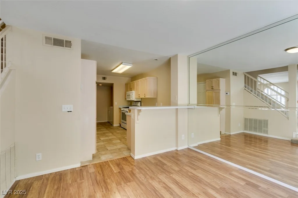 7732 Almeria, Las Vegas, NV 89128