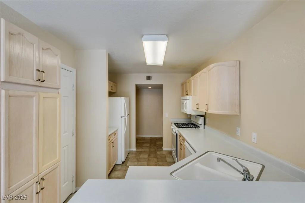 7732 Almeria, Las Vegas, NV 89128