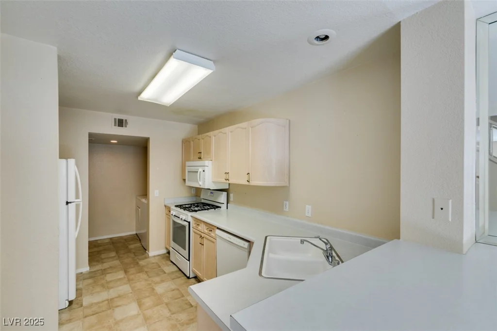 7732 Almeria, Las Vegas, NV 89128