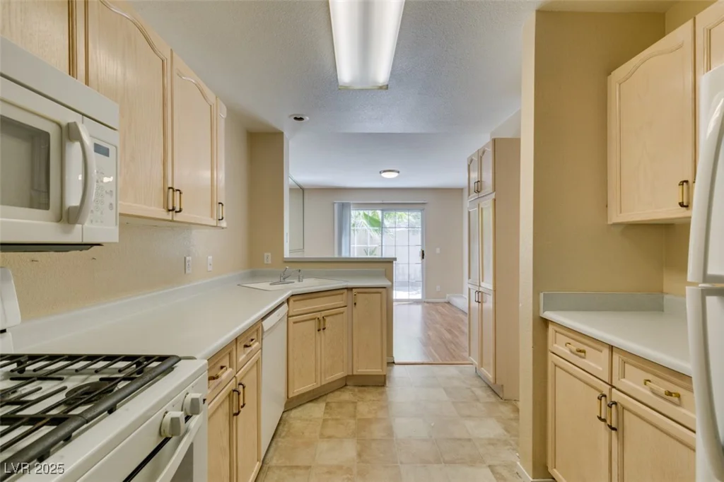 7732 Almeria, Las Vegas, NV 89128