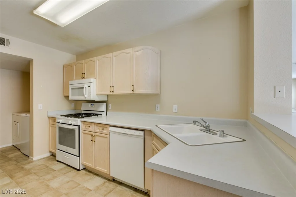 7732 Almeria, Las Vegas, NV 89128