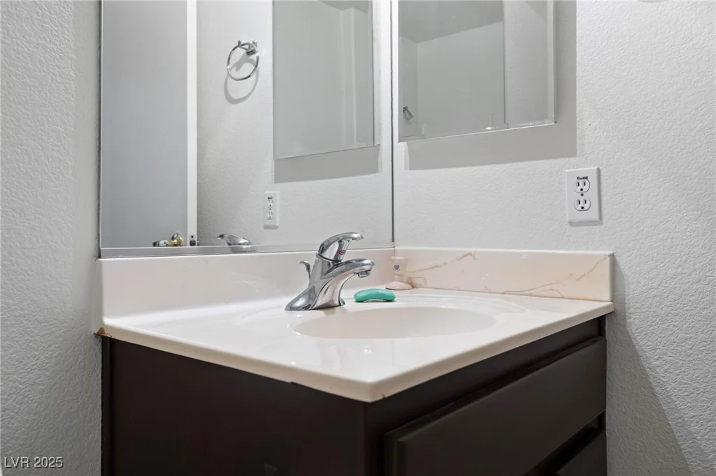 2231 Hallston, Las Vegas, NV 89134