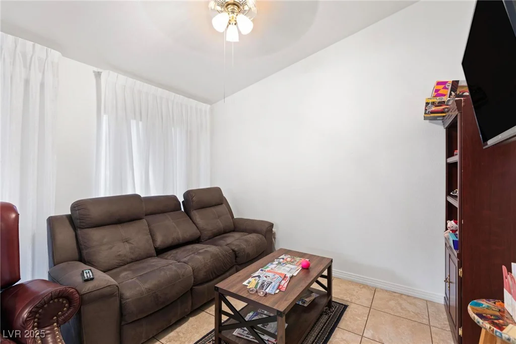 2231 Hallston, Las Vegas, NV 89134