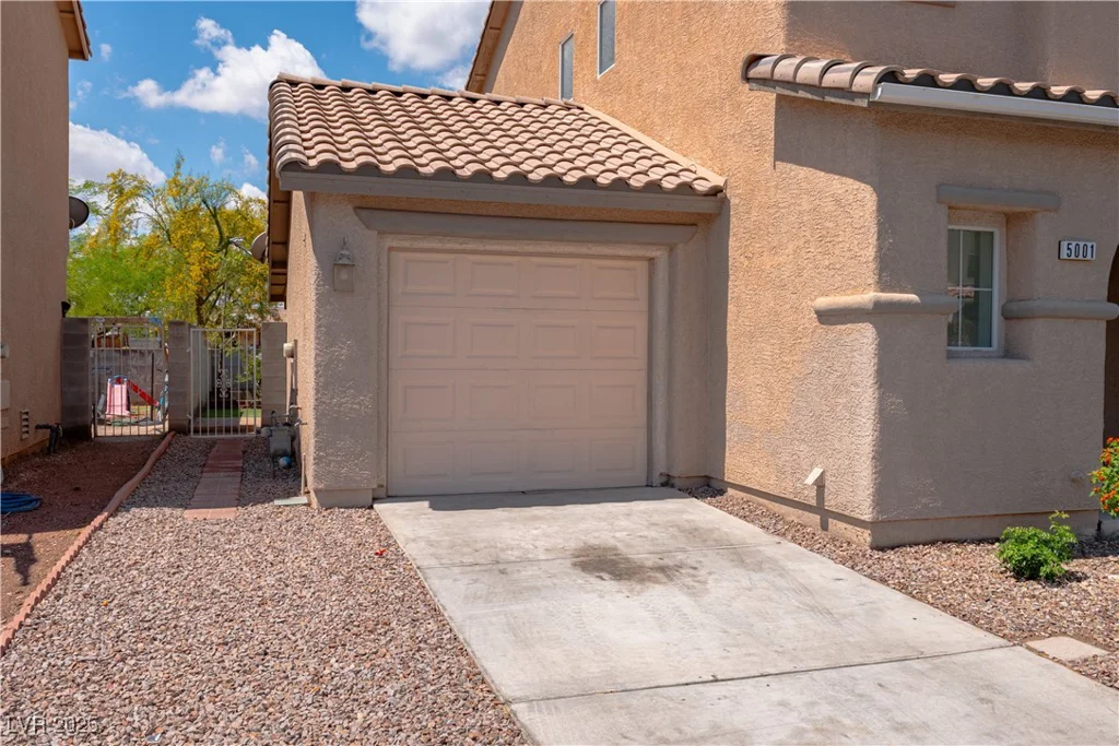5001 Volcanic Rock, Las Vegas, NV 89122