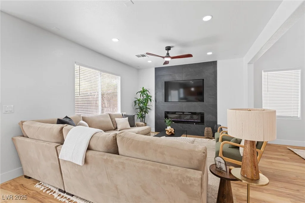 9115 Weeping Hollow, Las Vegas, NV 89178