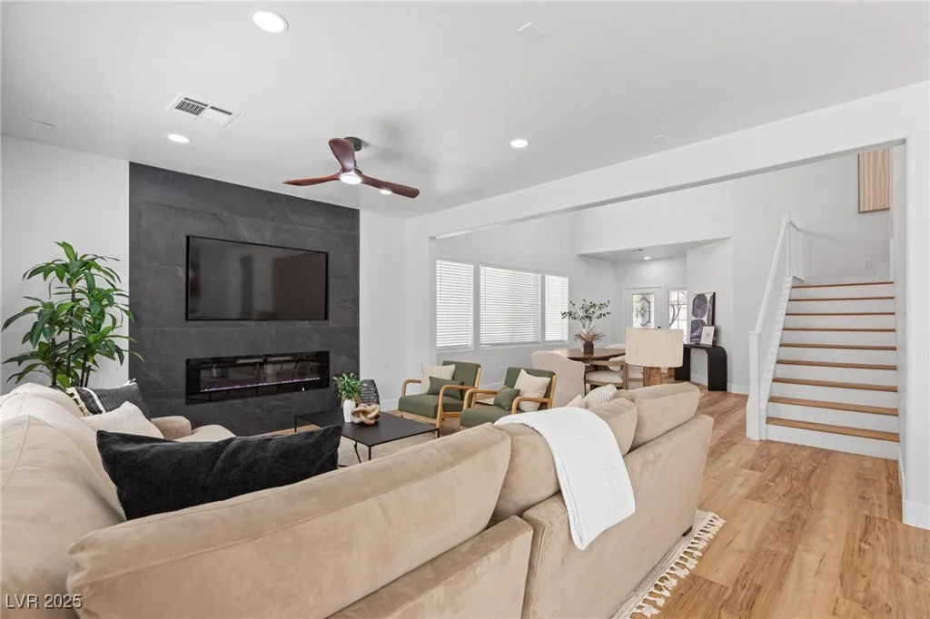 9115 Weeping Hollow, Las Vegas, NV 89178