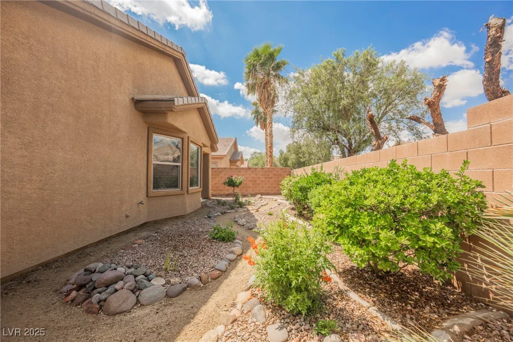 6737 Divers Loons, North Las Vegas, NV 89084