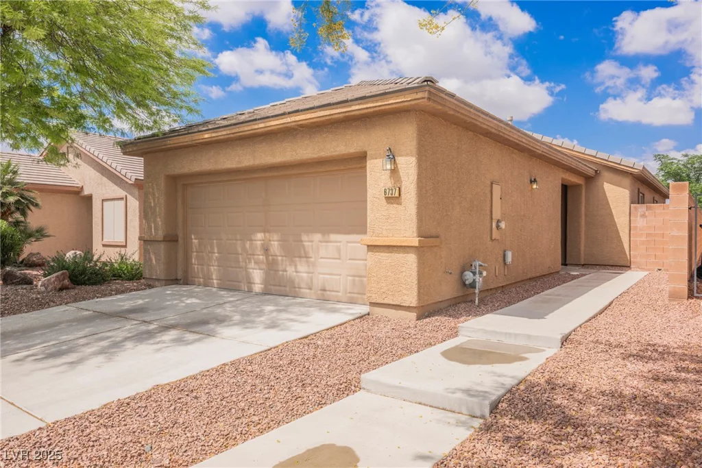 6737 Divers Loons, North Las Vegas, NV 89084