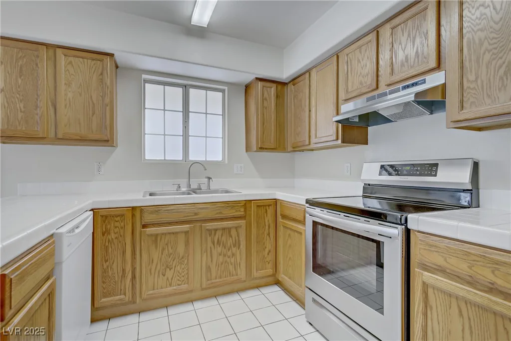 2725 Nellis, Las Vegas, NV 89121