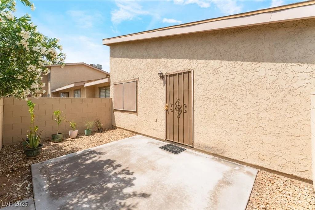 2261 Tall Pine, Las Vegas, NV 89108
