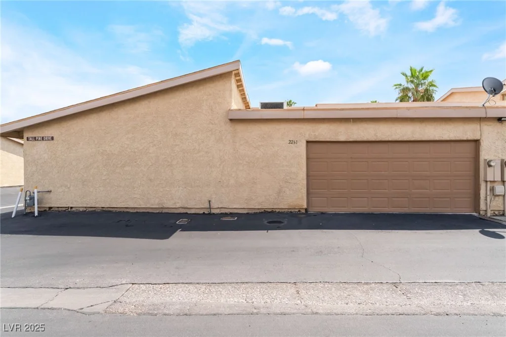 2261 Tall Pine, Las Vegas, NV 89108