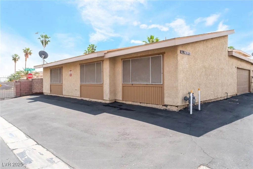 2261 Tall Pine, Las Vegas, NV 89108