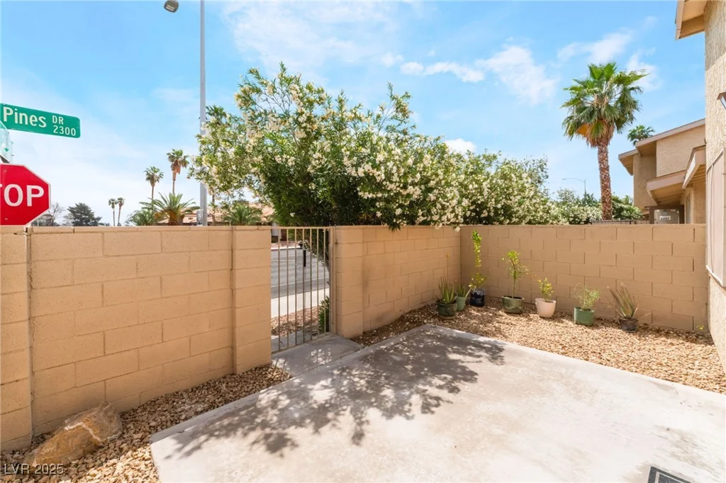 2261 Tall Pine, Las Vegas, NV 89108
