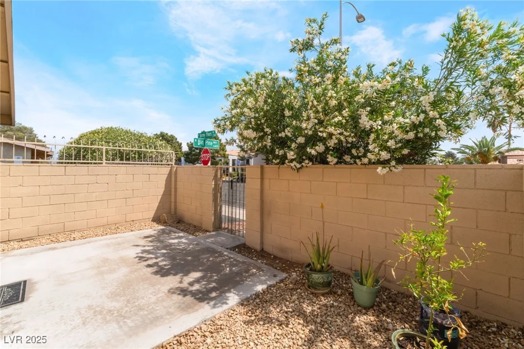 2261 Tall Pine, Las Vegas, NV 89108