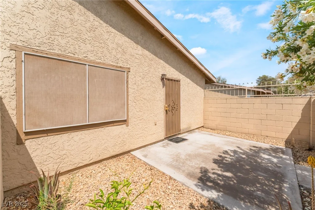 2261 Tall Pine, Las Vegas, NV 89108