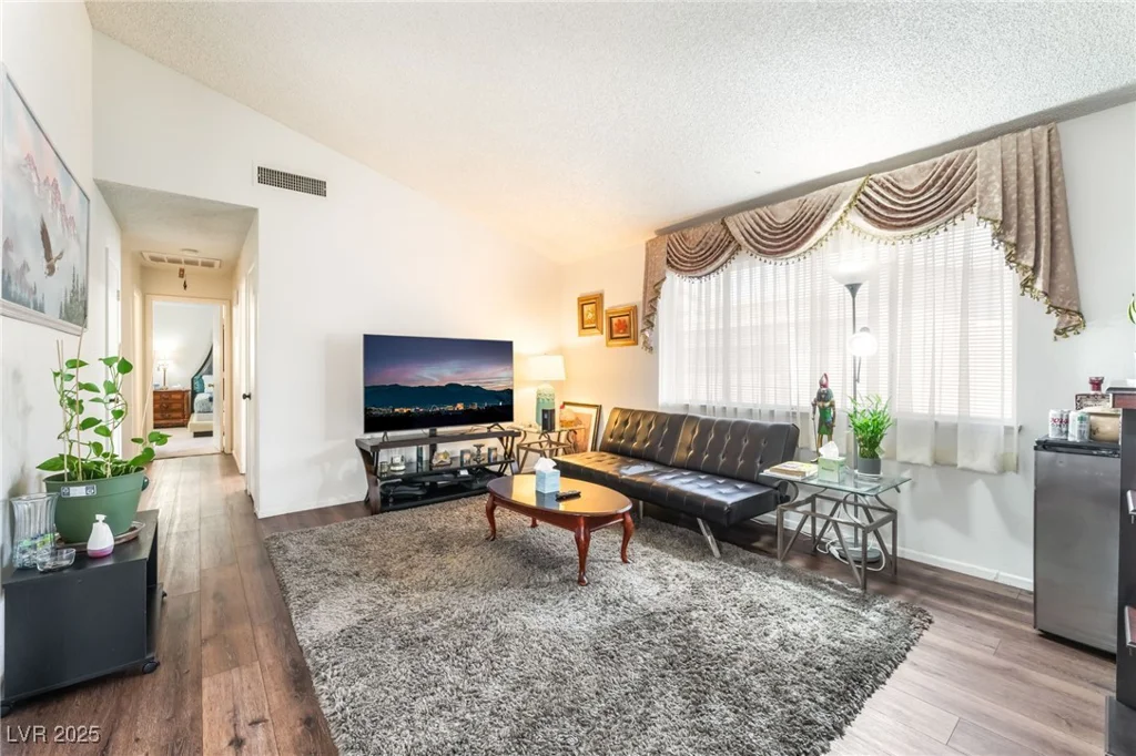 2261 Tall Pine, Las Vegas, NV 89108
