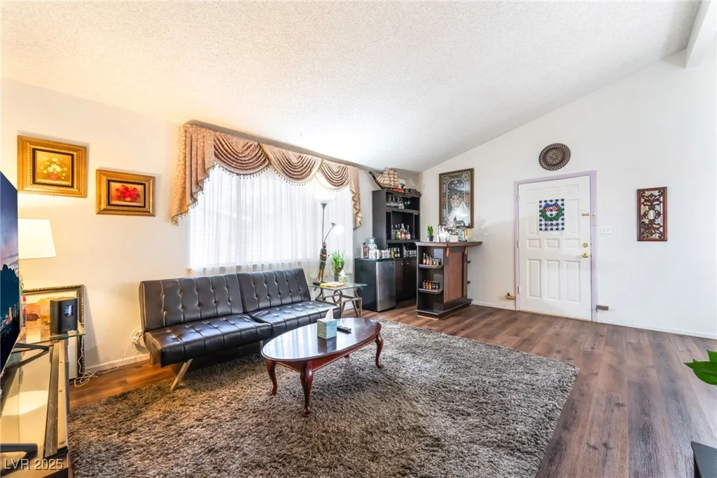 2261 Tall Pine, Las Vegas, NV 89108
