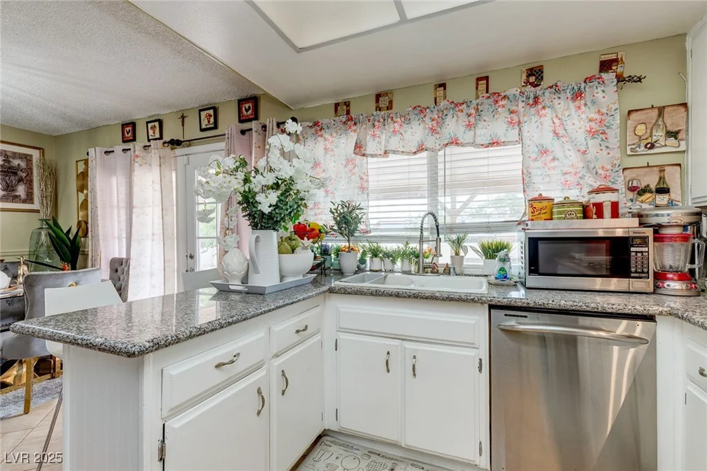 604 Torrey Pines, Las Vegas, NV 89107