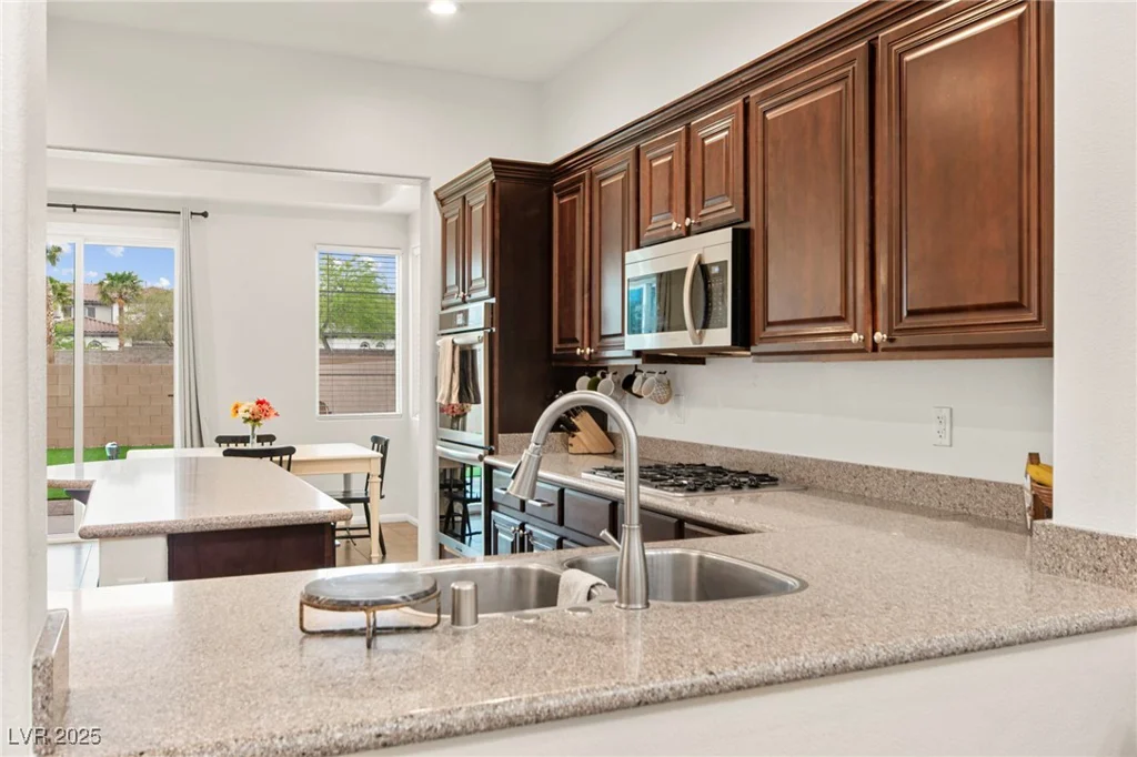 1887 Hollywell, Las Vegas, NV 89135