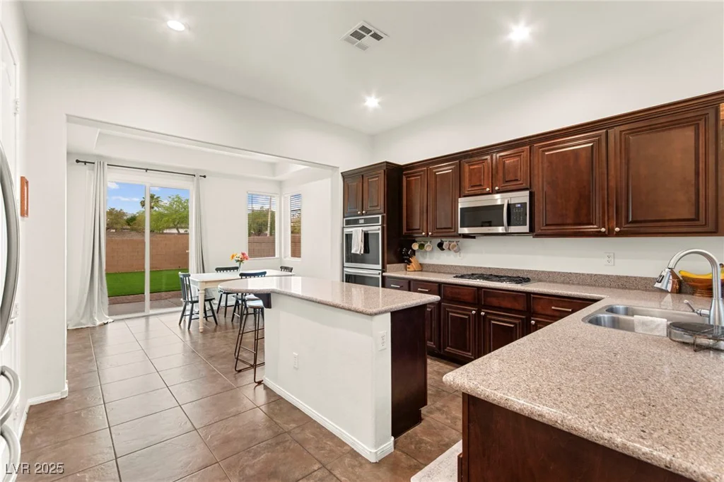 1887 Hollywell, Las Vegas, NV 89135