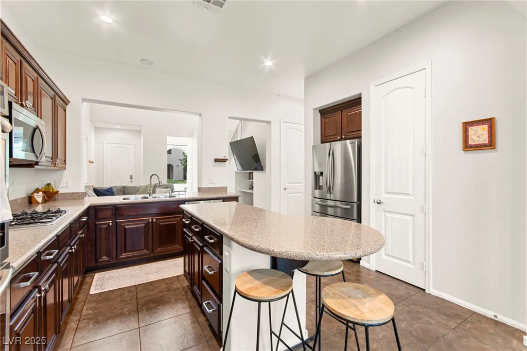 1887 Hollywell, Las Vegas, NV 89135