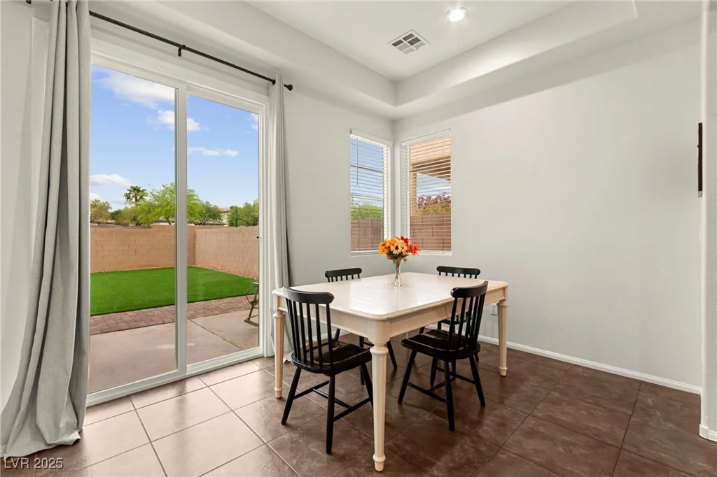 1887 Hollywell, Las Vegas, NV 89135