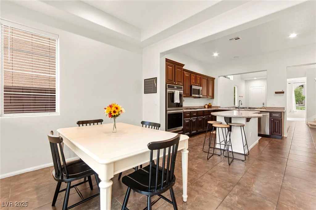 1887 Hollywell, Las Vegas, NV 89135