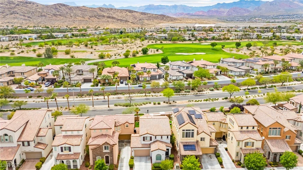 1887 Hollywell, Las Vegas, NV 89135