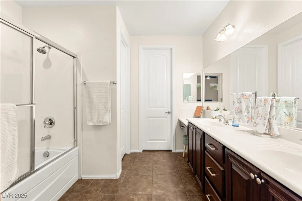 1887 Hollywell, Las Vegas, NV 89135