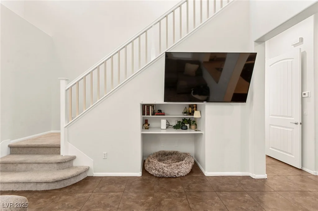 1887 Hollywell, Las Vegas, NV 89135