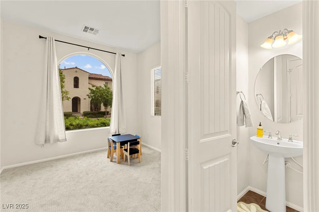 1887 Hollywell, Las Vegas, NV 89135