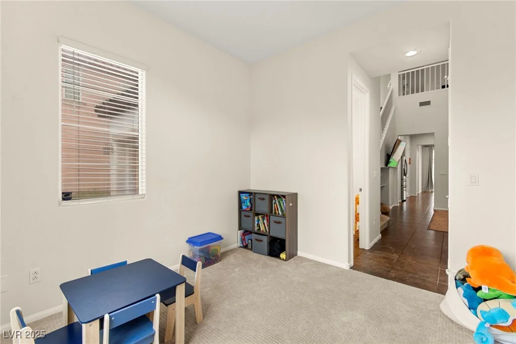 1887 Hollywell, Las Vegas, NV 89135