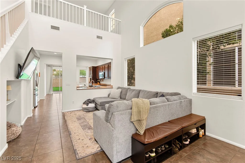 1887 Hollywell, Las Vegas, NV 89135