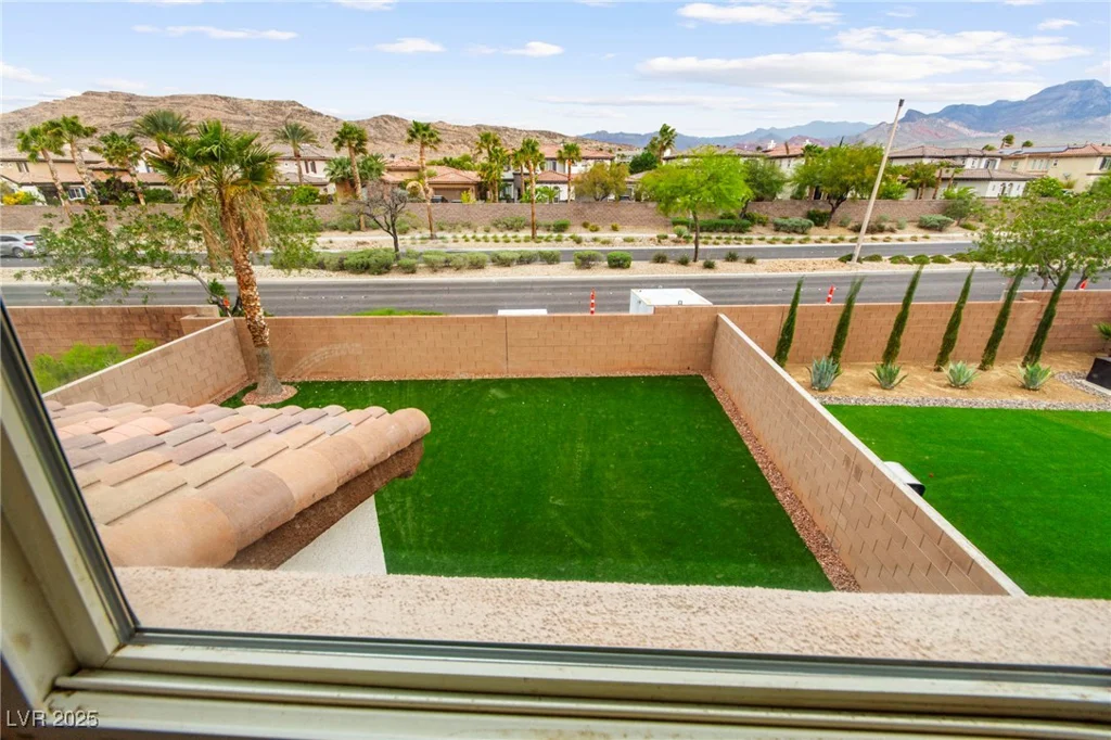 1887 Hollywell, Las Vegas, NV 89135