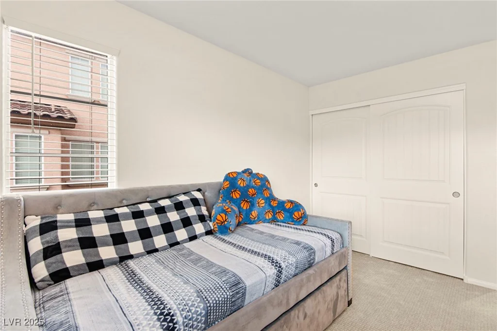 1887 Hollywell, Las Vegas, NV 89135