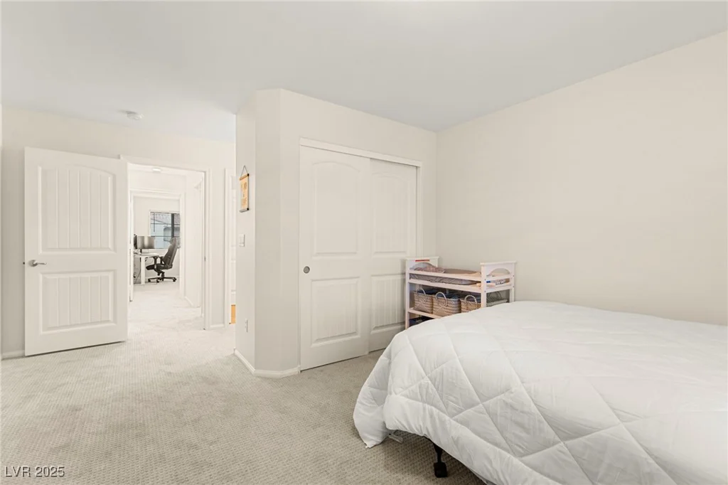 1887 Hollywell, Las Vegas, NV 89135