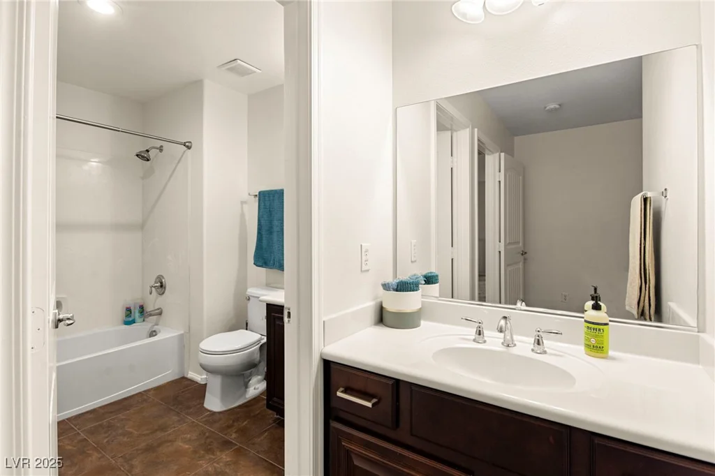 1887 Hollywell, Las Vegas, NV 89135