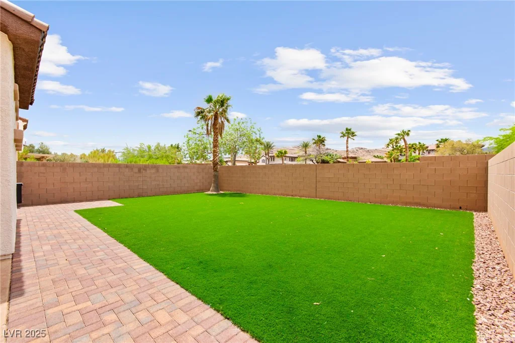 1887 Hollywell, Las Vegas, NV 89135