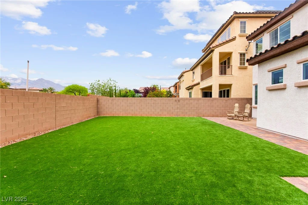 1887 Hollywell, Las Vegas, NV 89135