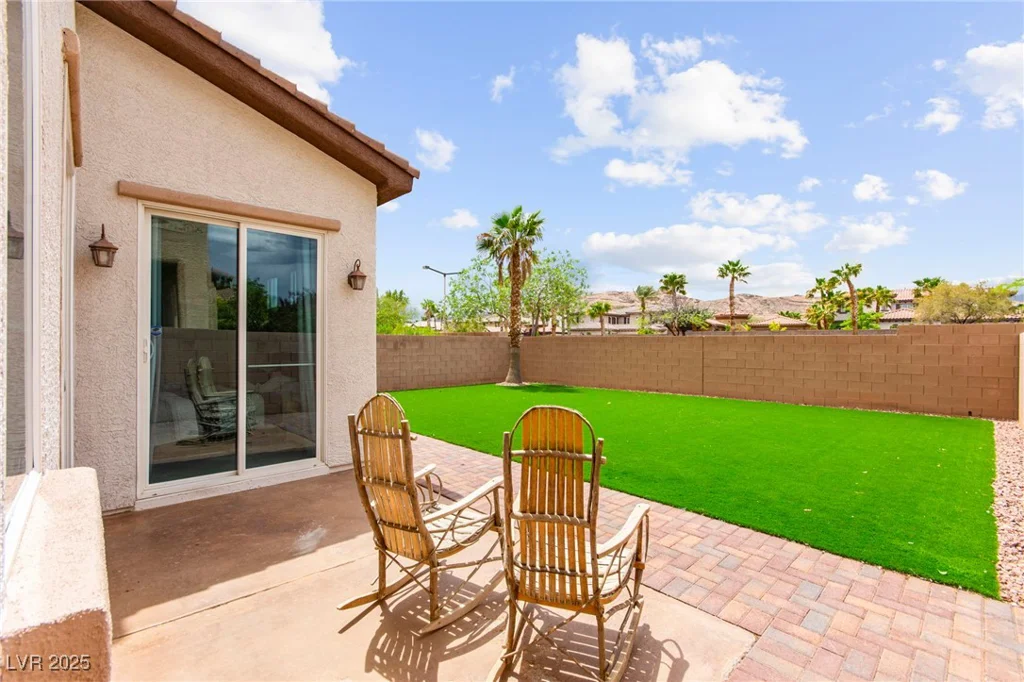 1887 Hollywell, Las Vegas, NV 89135